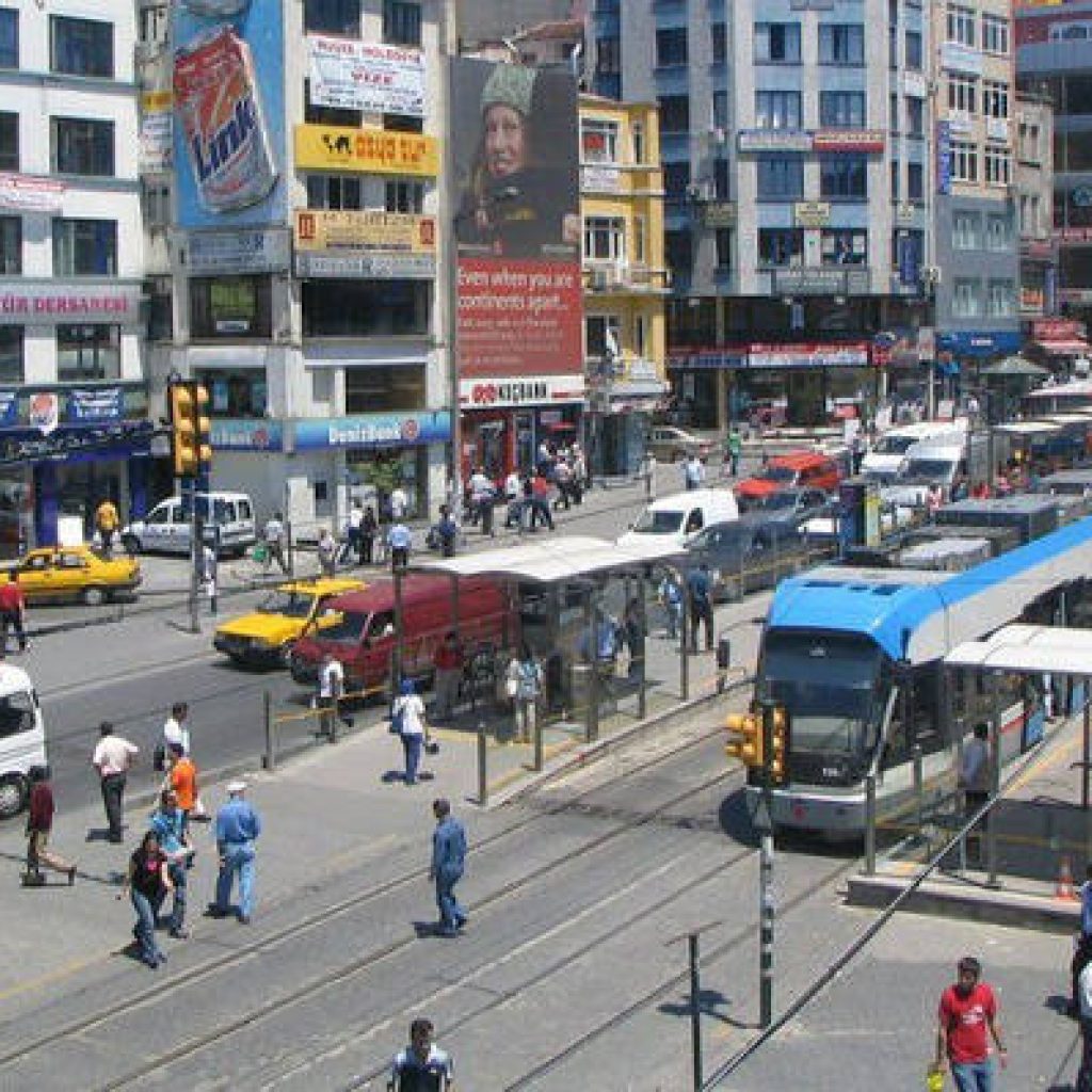 Arab-Street-in-Istanbul-2